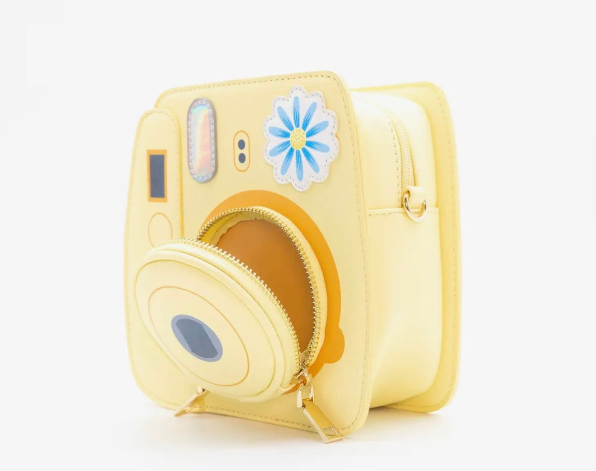 Bewaltz: Instant Camera Handbag