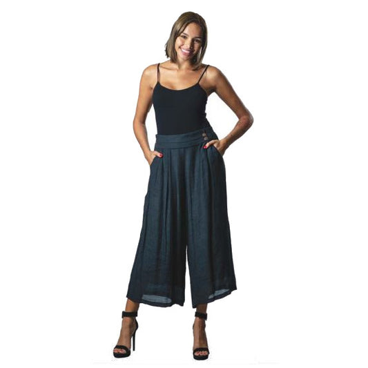 Papa Fashion: Black Flowy Capri