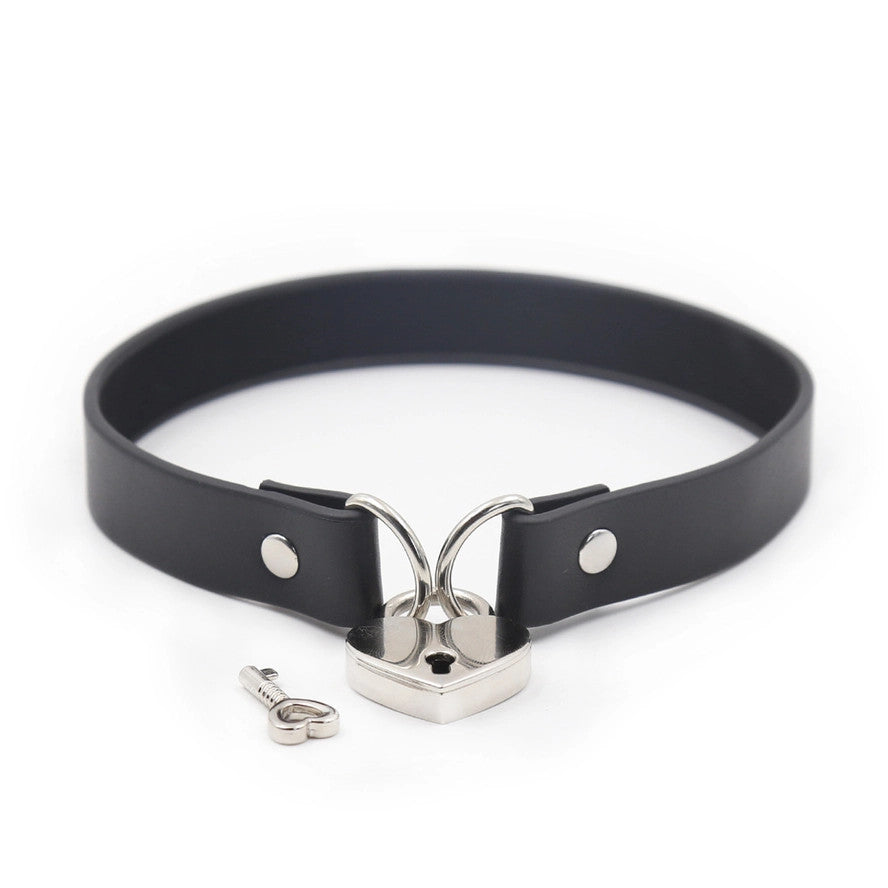 Plesur: Heart Lock Connector Neck Collar w/Key