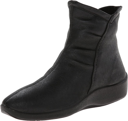 Arcopedico: Black Ankle Boot